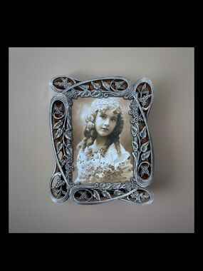 Vintage Style Silver Tone Ornate 5x7 Picture Frame Floral Scroll Cottagecore
